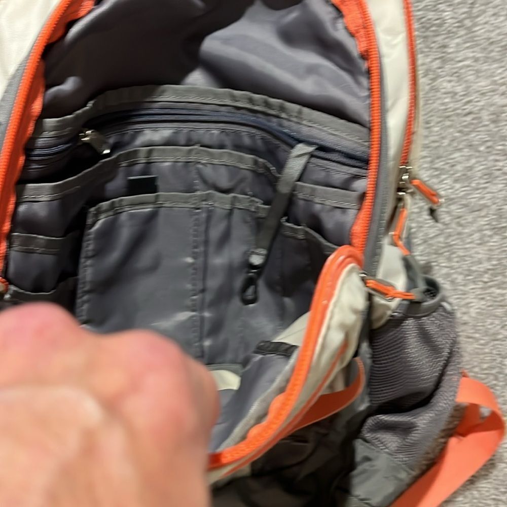 North Face Recon Travel School Laptop Carry Hiking Trail Backpack Creme Orange - Picture 6 of 10